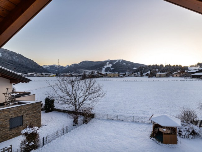 Herrlicher Ausblick vom Balkon auf das Skigebiet Grie&szlig;enkar in Flachau